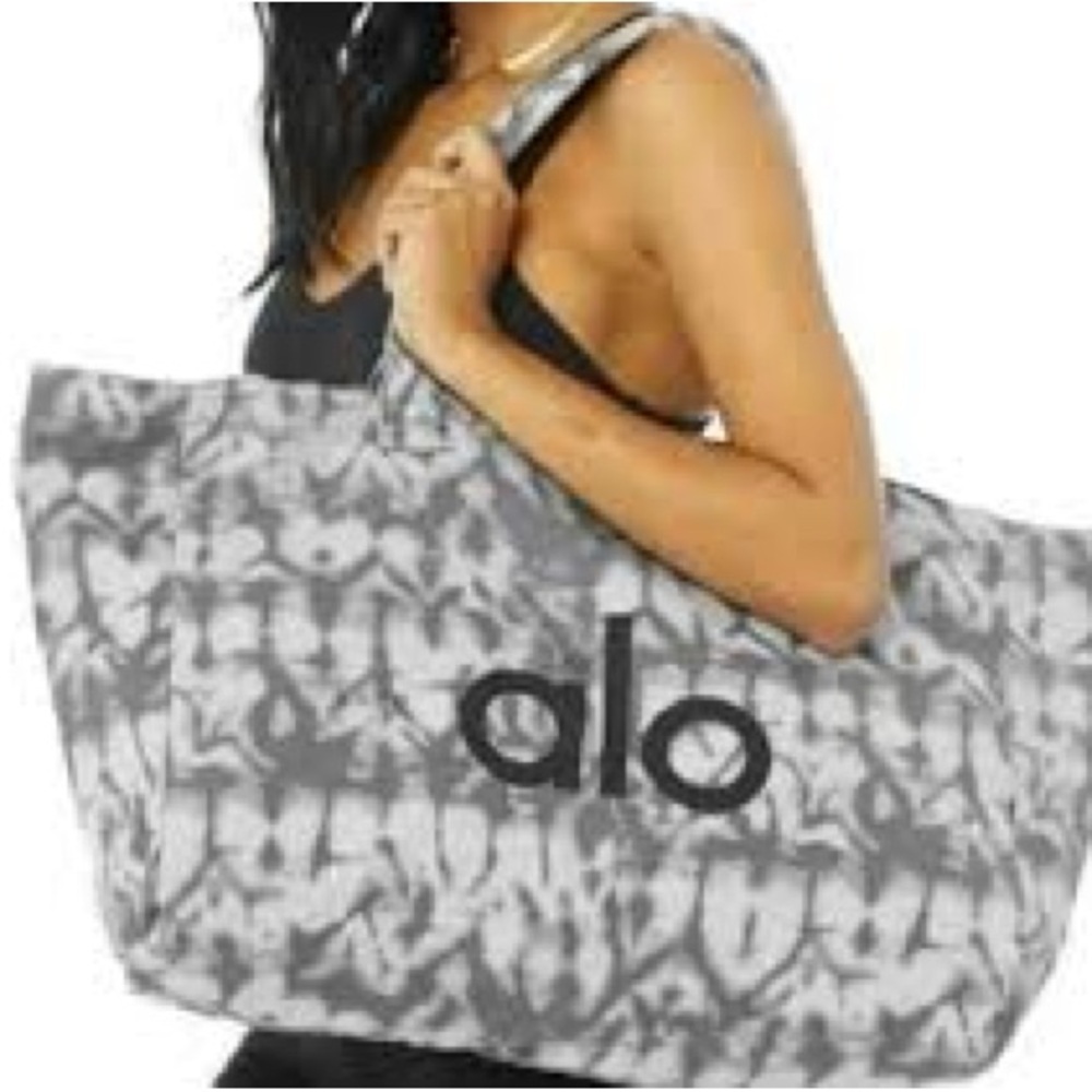 ALO Yoga Gray Tote Bag for Everyday Use